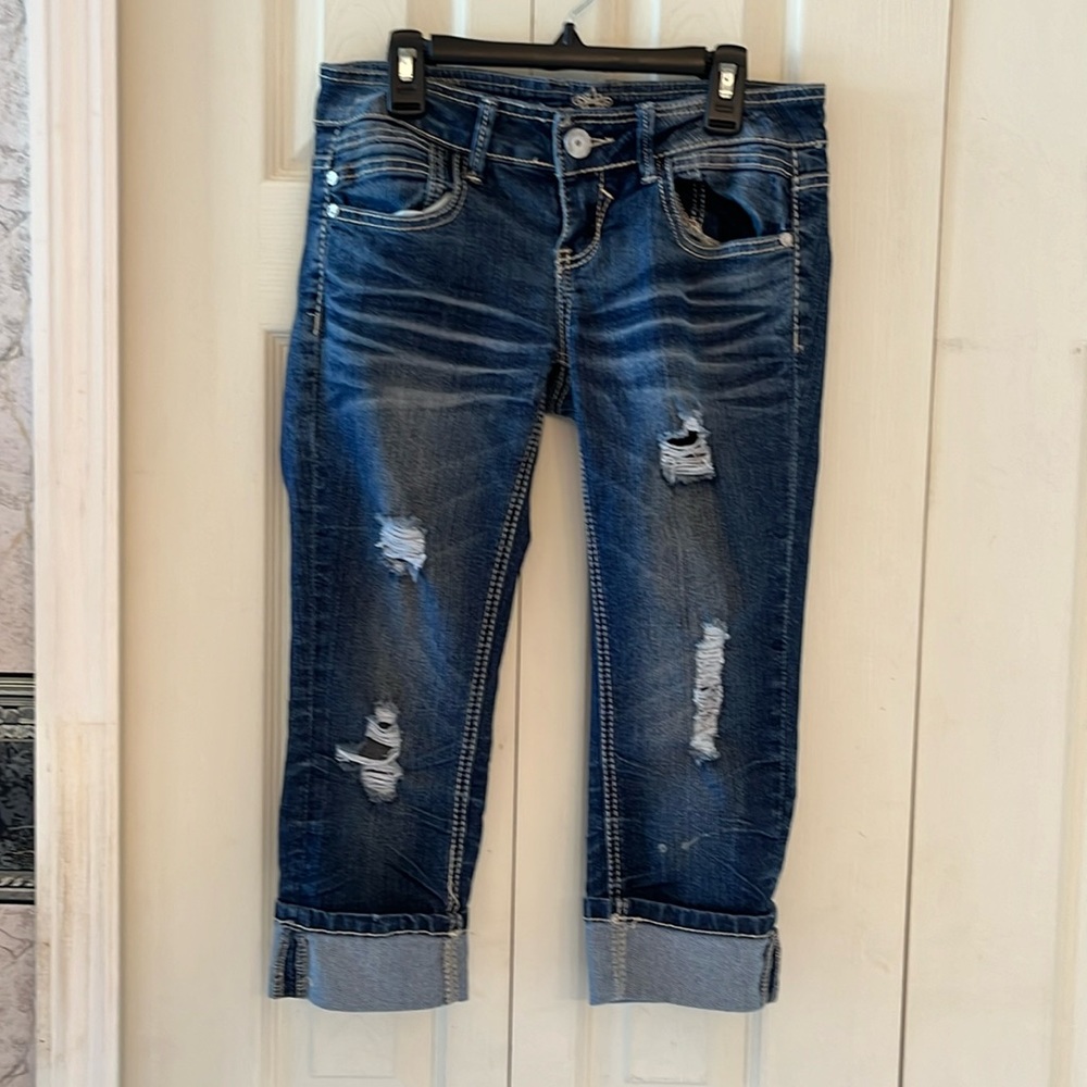 Almost Famous cuffed capri jeans. Stressed. SZ 3